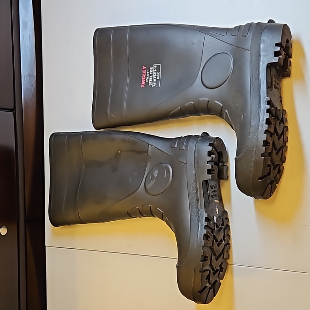 TINGLEY PILOT STEEL TOE RUBBER BOOTS MEN'S 9 BLACK WORK GENERAL PURPOSE